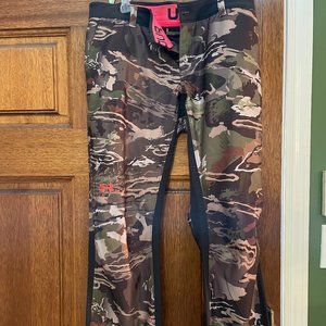 Ladies Under Armour RealTree Graphic Camo Pants Size 12 Excellent Condition